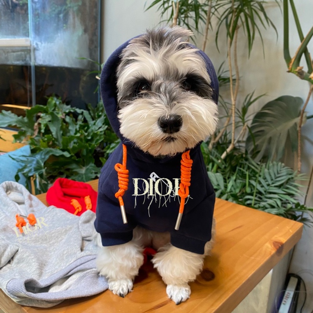 Deor sweater